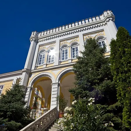 Astoria Hotel 3*