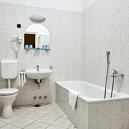Astoria 3*