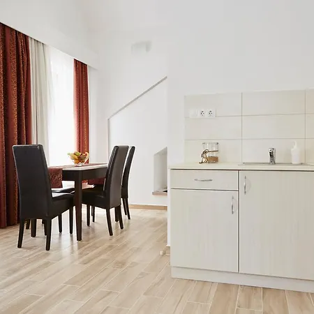 Astoria Hotel 3*